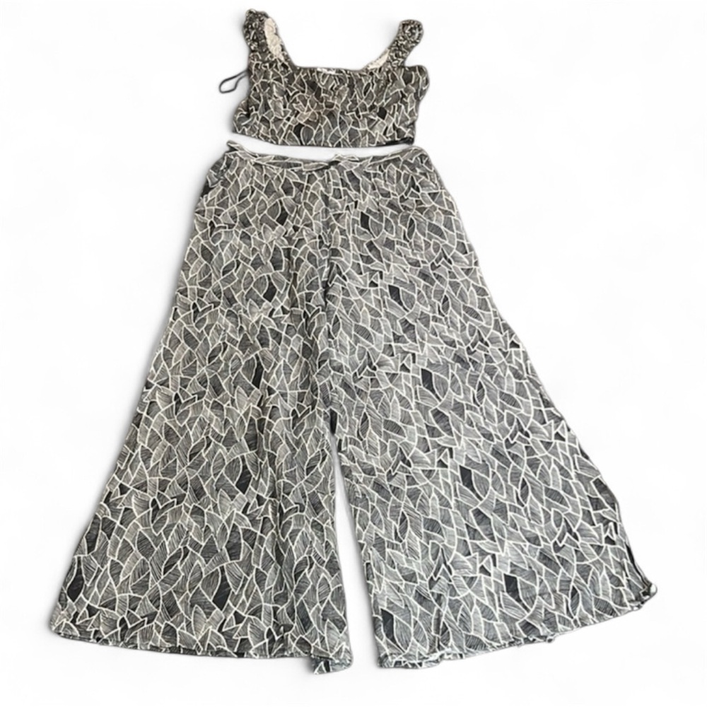NWOT 2-piece Wide Leg Pant & Crop Tank Set Black with white leaf print sz L